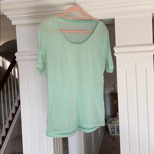 Size 6 | Lululemon T-shirt